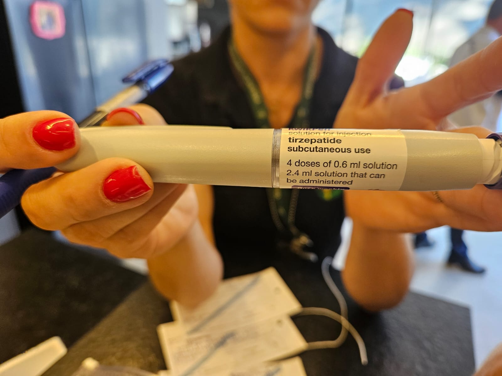 ação da vigilância apreende canetas emagrecedoras na feira dos importados