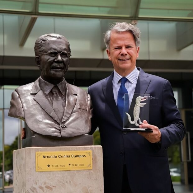 Empresário Fabiano Cunha Campos celebrou a premiação - Fotos: Vie Air e Reprodução