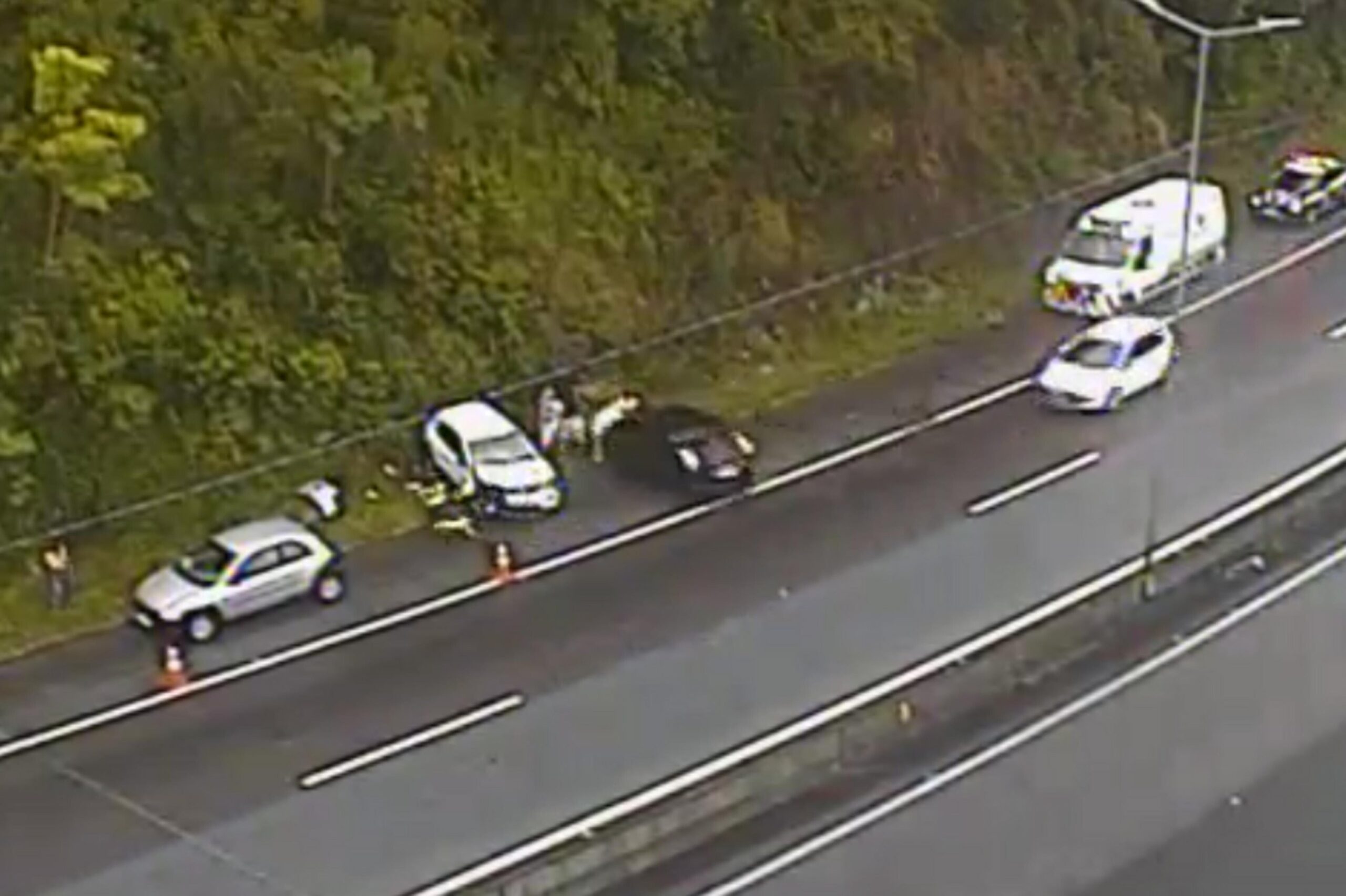 homem atropela policial