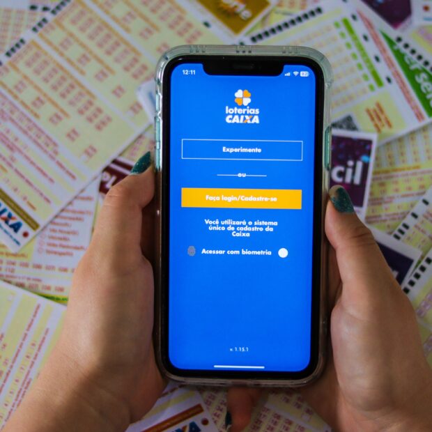 loterias,caixa,app,open,on,a,smartphone,screen,,showing,the