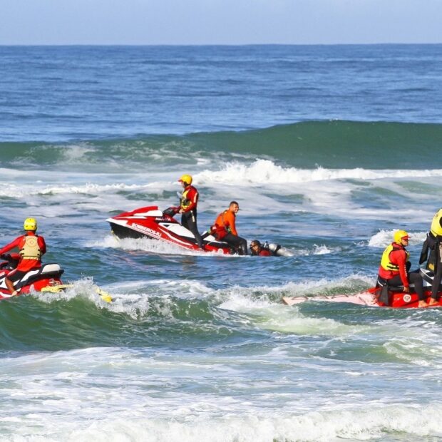 bombeiros fazem 547 resgates em praias da zona sul do rio no réveillon