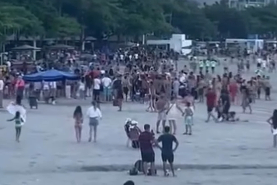 homem ataca três pessoas com golpes de faca