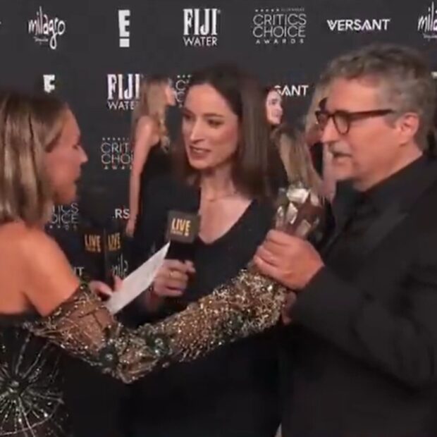 c369a0a9 kleber mendonca filho recebe o premio de melhor filme interncaional no critics choice awards