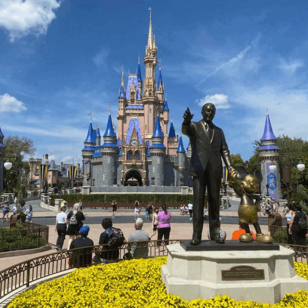 magic kingdom cinderella castle 1 1 (1)