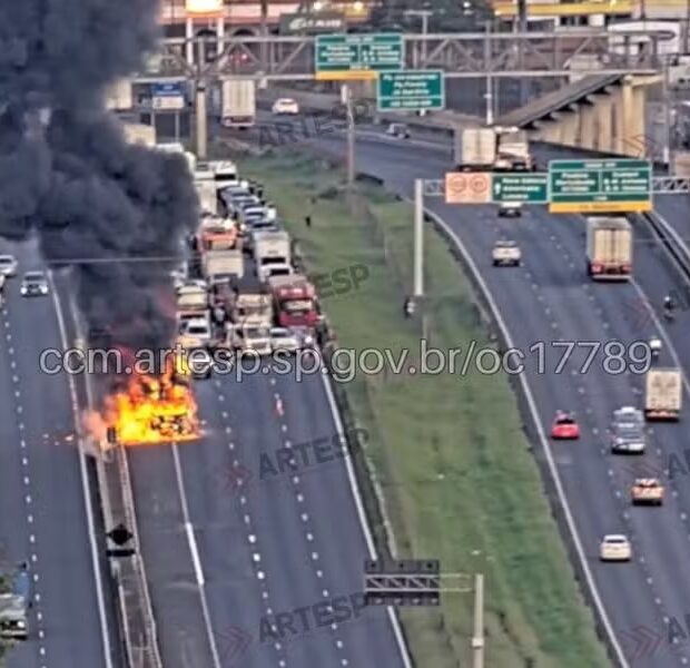 caminhão pega fogo e interdita rodovia anhanguera em sp