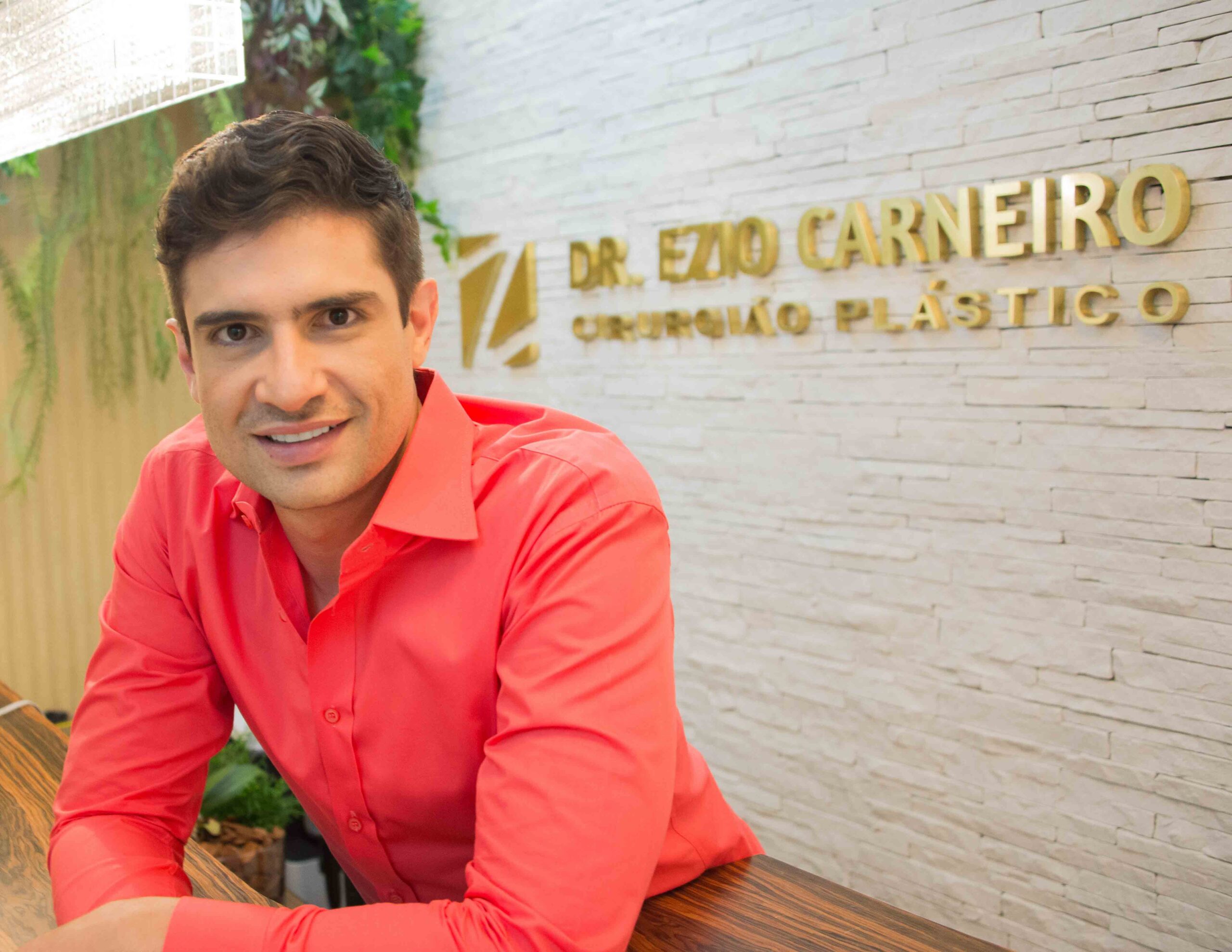 Especialista em obesidade e emagrecimento, o Dr. Ezio Carneiro oferece método médico seguro e inovador com acompanhamento personalizado, tecnologia Anvisa, bioimpedância e terapias integradas.