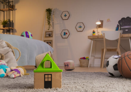 crianca brinquedos quarto