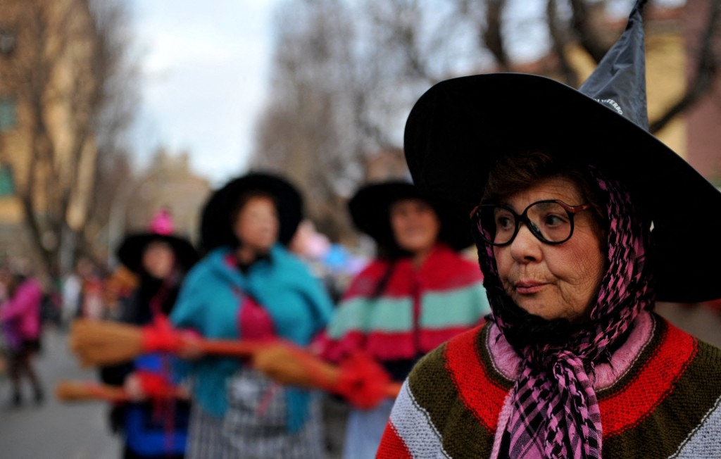 italy religion epiphany befana parade