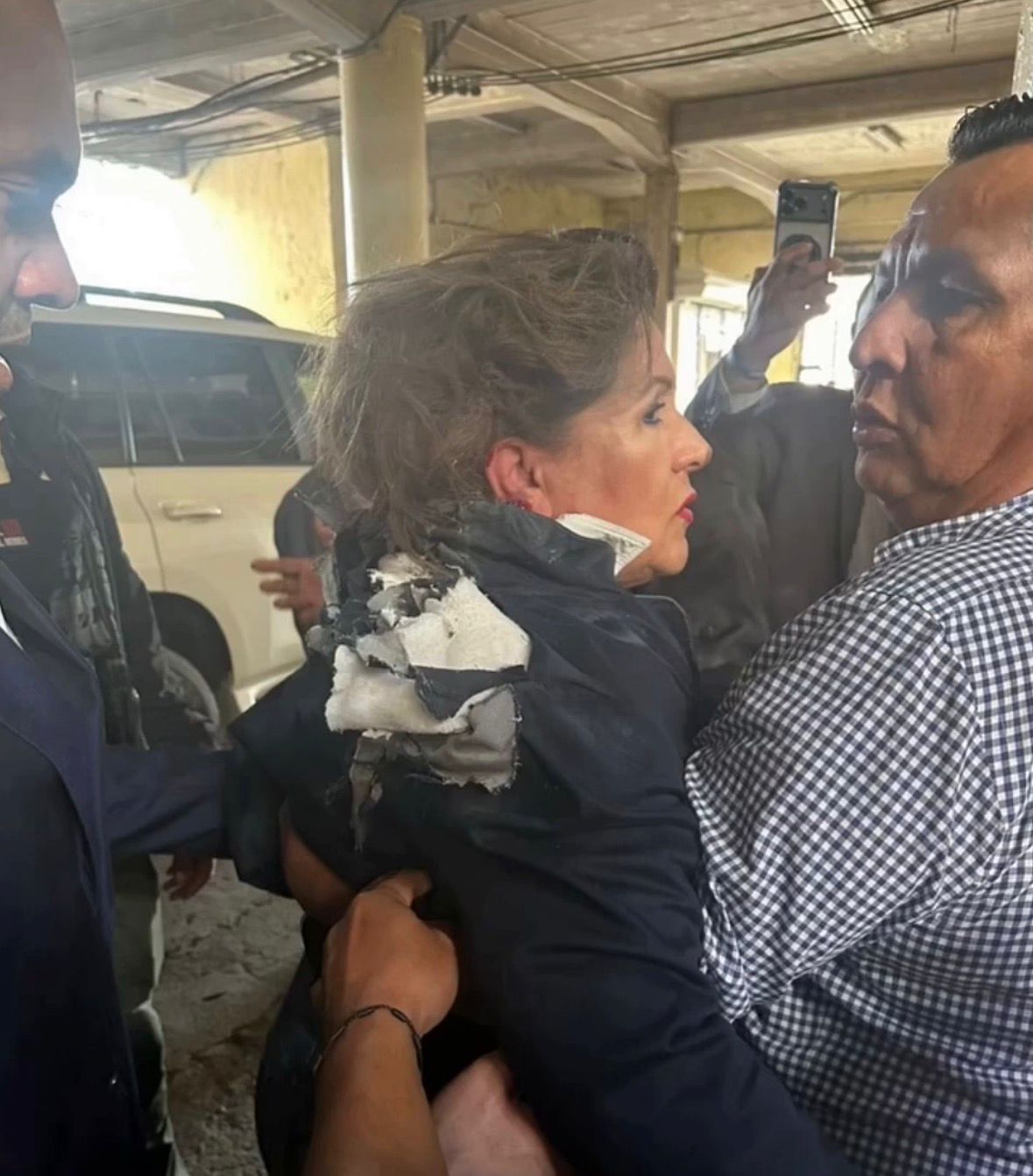 Bomba aatinge deputada no congresso de Honduras