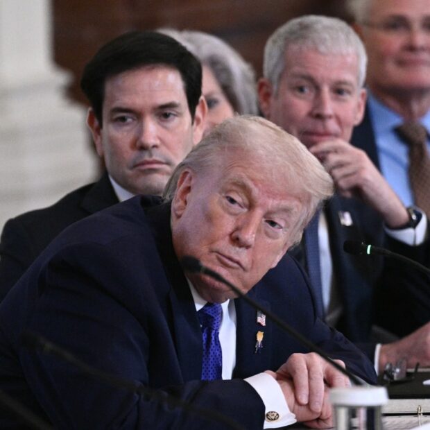 trump to meet with oil executives about venezuela