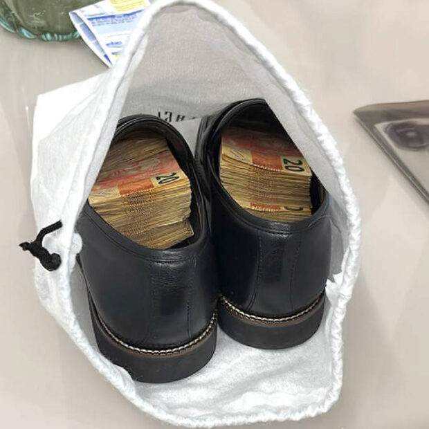 dinheiro no sapato overclan