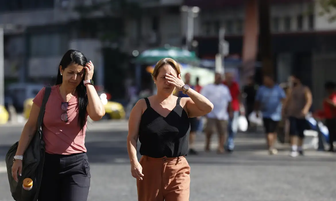 Rio de Janeiro Registra Disparo de Atendimentos por Calor Extremo no Início de 2026
