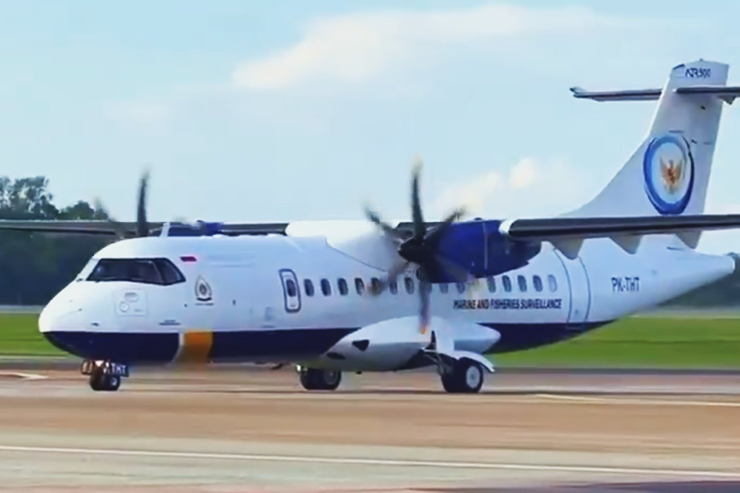 Corpo é localizado durante buscas por avião que desapareceu na Indonésia