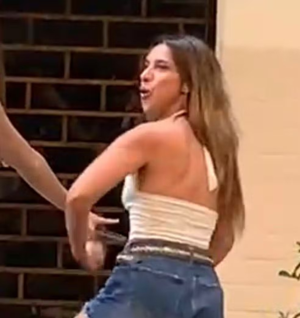 Advogada argentina diz que estava  brincando  ao imitar macaco em bar no RJ