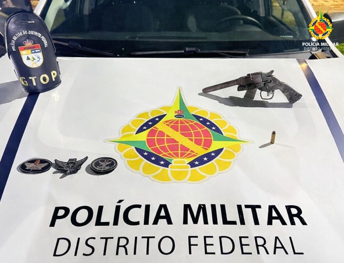 PMDF prende homem armado , apreende adolescente com revólver e detém dois traficantes