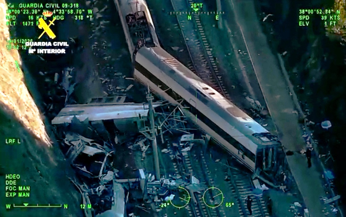 Número de mortos em colisão de trens na Espanha sobe para 39