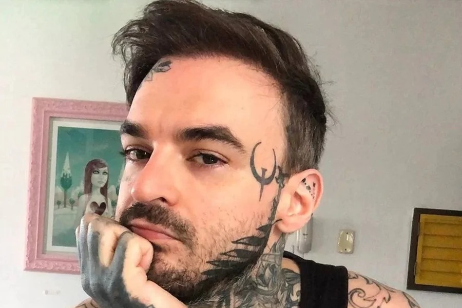 pc siqueira mao queixo