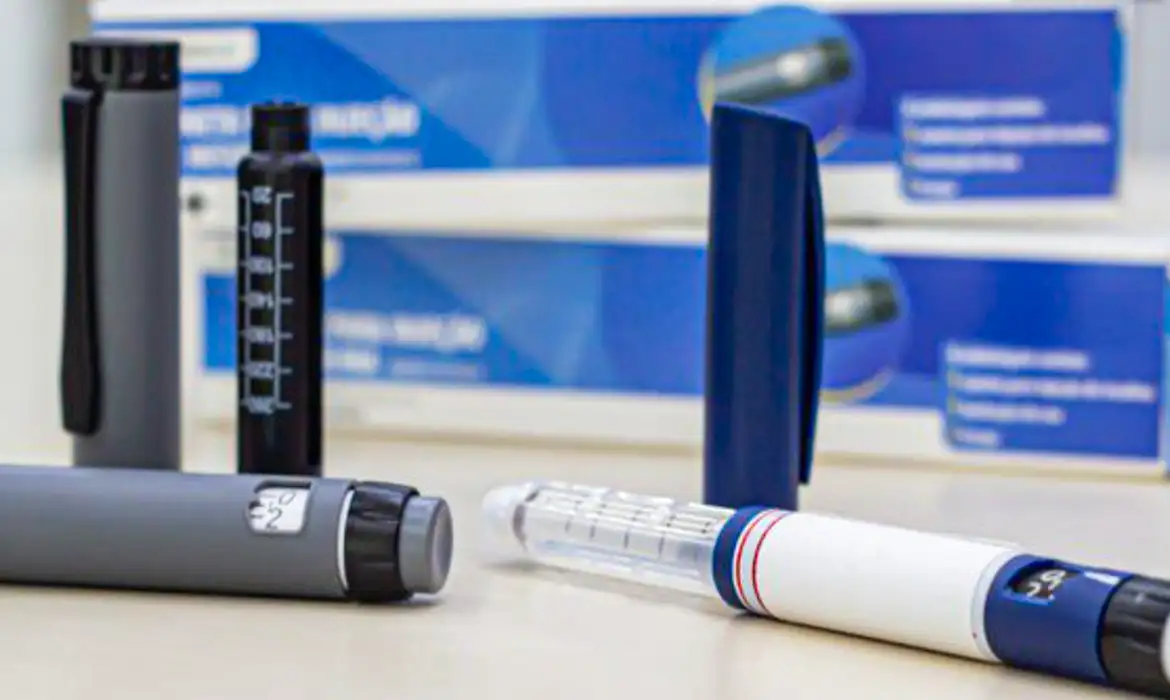 Saiba quais são as canetas emagrecedoras sem aval da Anvisa vendidas no Brasil e seus riscos à saúde