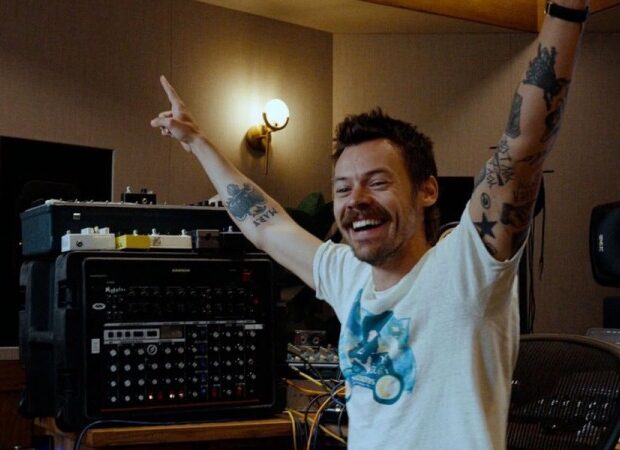 harry styles no estudio 750x450