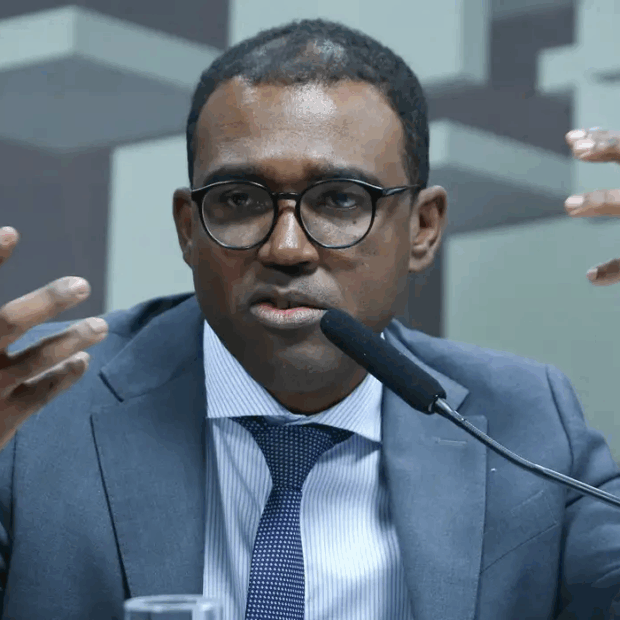 ailton aquino diretor brb