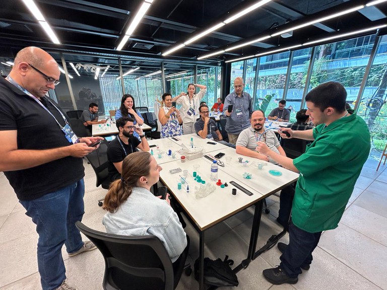 supernova esxtudantes