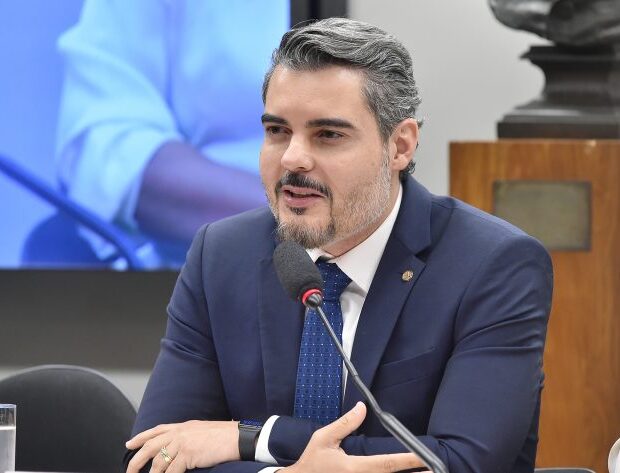 Foto: Zeca Ribeiro / Câmara dos Deputados - Thiago Flores recomendou a aprovação da proposta