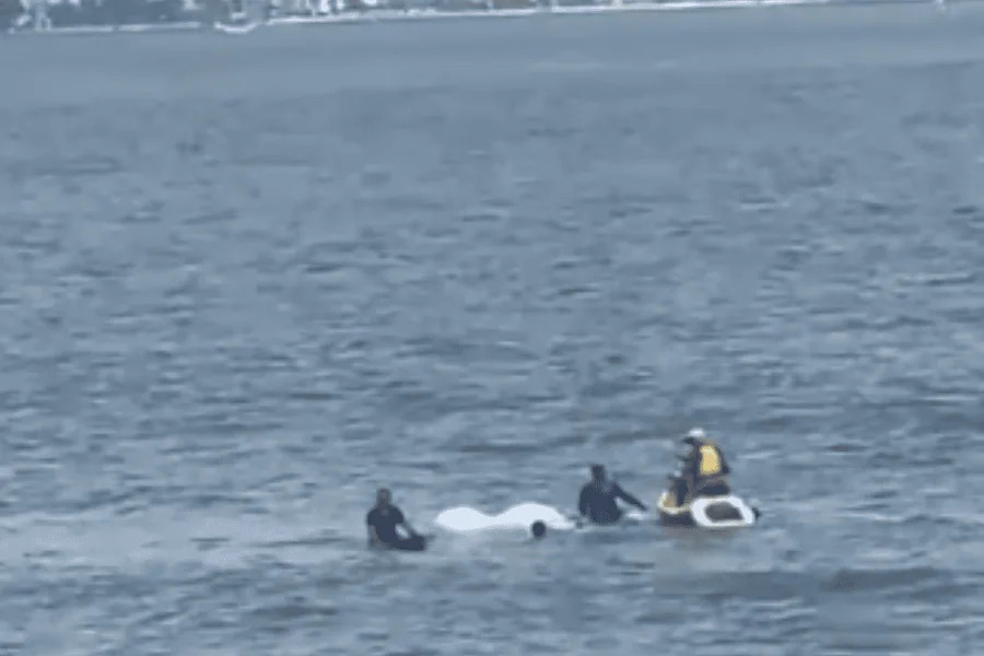 piloto é resgatado no mar após falha em paramotor no litoral paulista