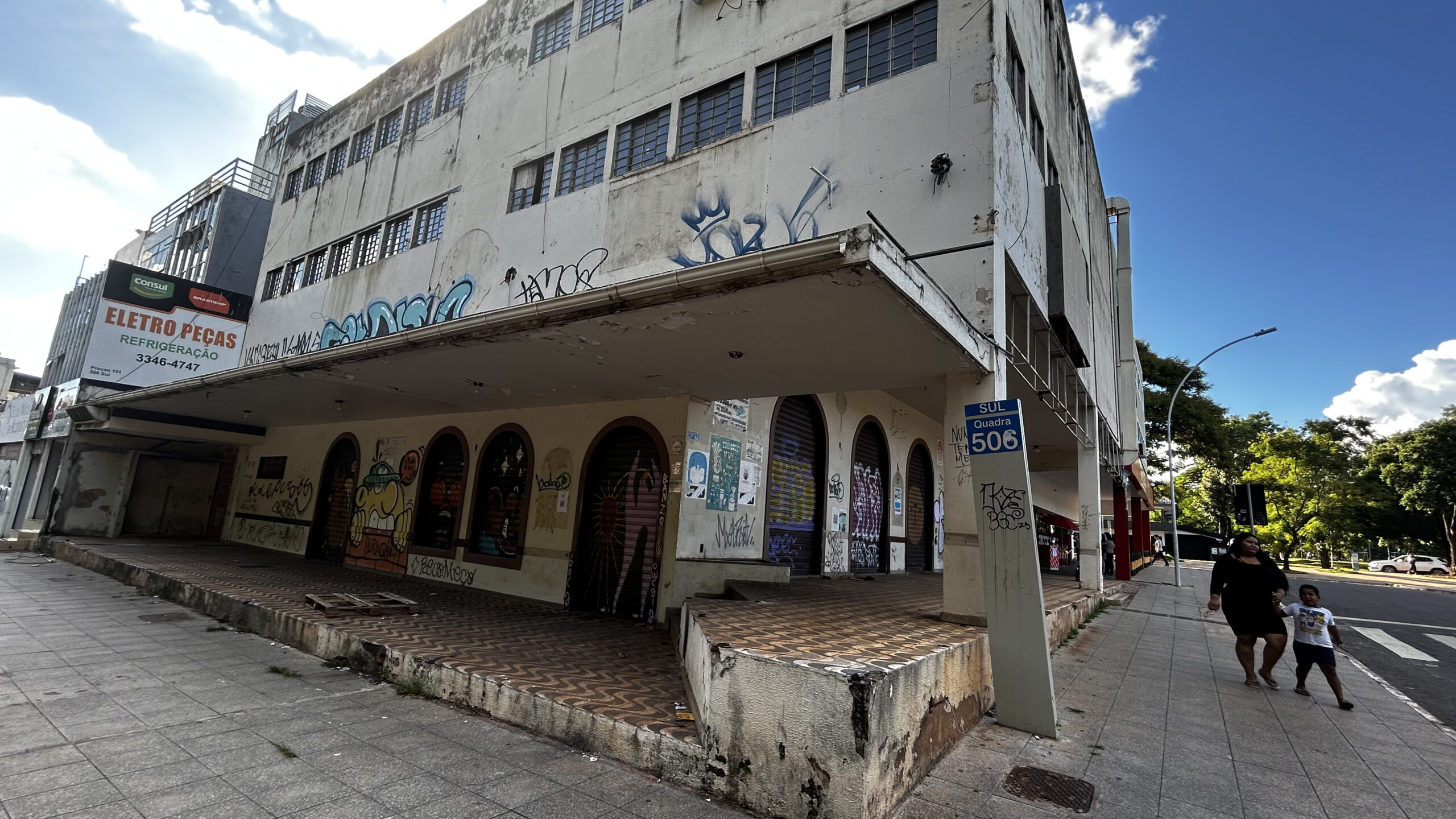 sqs 506 sul, predio onde funcionava um bar que encerrou as atividades em 2022 créditos daniel xavier jornal de brasília. (3)