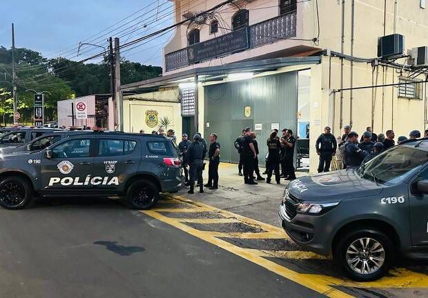 Promotoria denuncia 9 por esquema do PCC