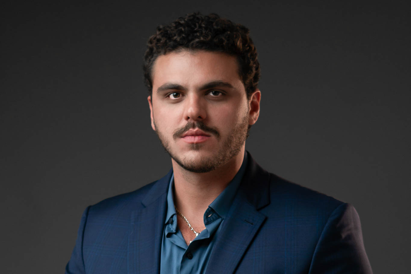 Medicamentos para emagrecimento avançam no tratamento da obesidade, com novas terapias como a retatrutida mostrando resultados promissores. Dr. Murillo Abdalla alerta para os riscos do uso sem orientação e da circulação de produtos falsificados. Conheça os avanços científicos e os cuidados essenciais no novo cenário do emagrecimento.