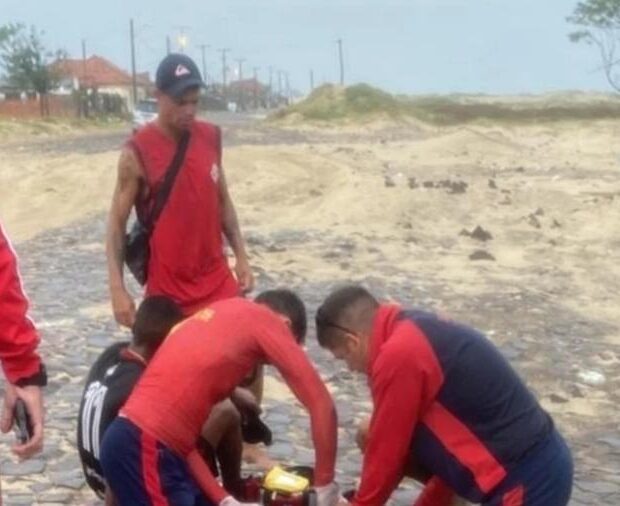 homem morre após ser atingido por raio em praia do rs