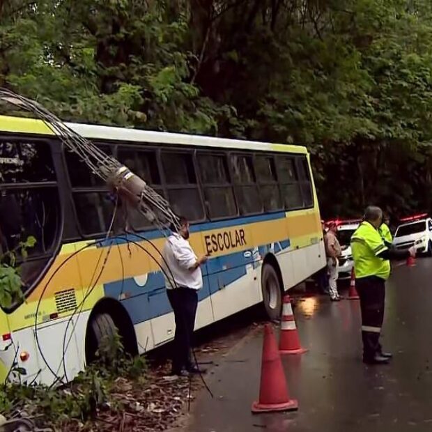 acidente com ônibus escolar deixa alunos feridas no interior de são paulo