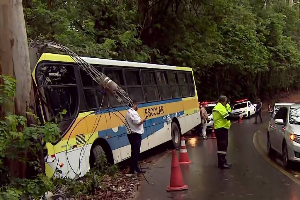 acidente com ônibus escolar deixa alunos feridas no interior de são paulo