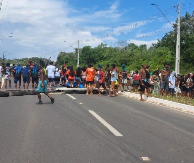 indígenas bloqueiam acesso a aeroporto de santarém