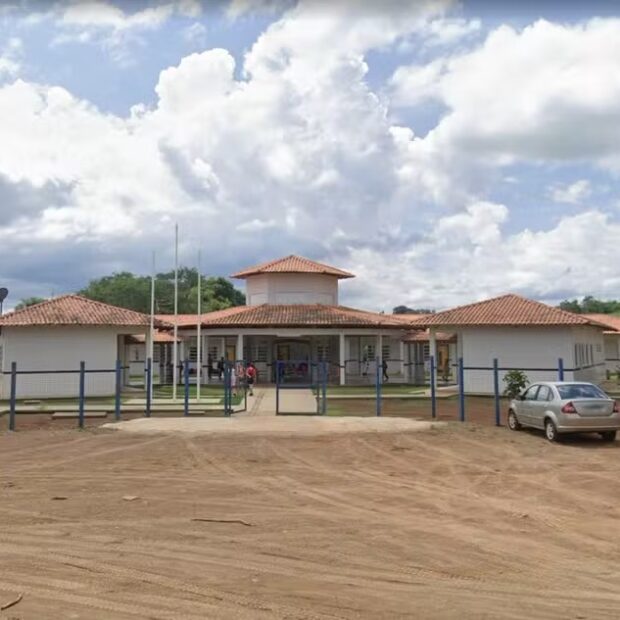 menino de 7 anos morre ao ser atingido por trave de gol em