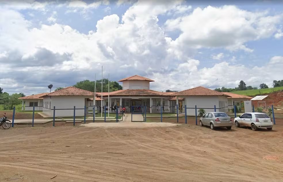 menino de 7 anos morre ao ser atingido por trave de gol em