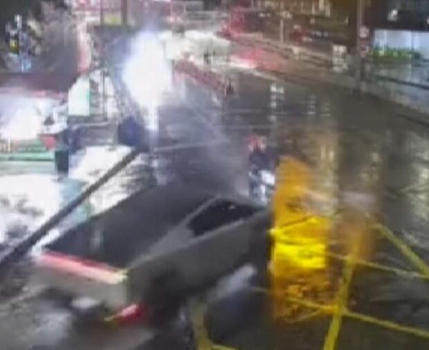 motociclista morre em acidente envolvendo um carro tesla cybertruck em sp