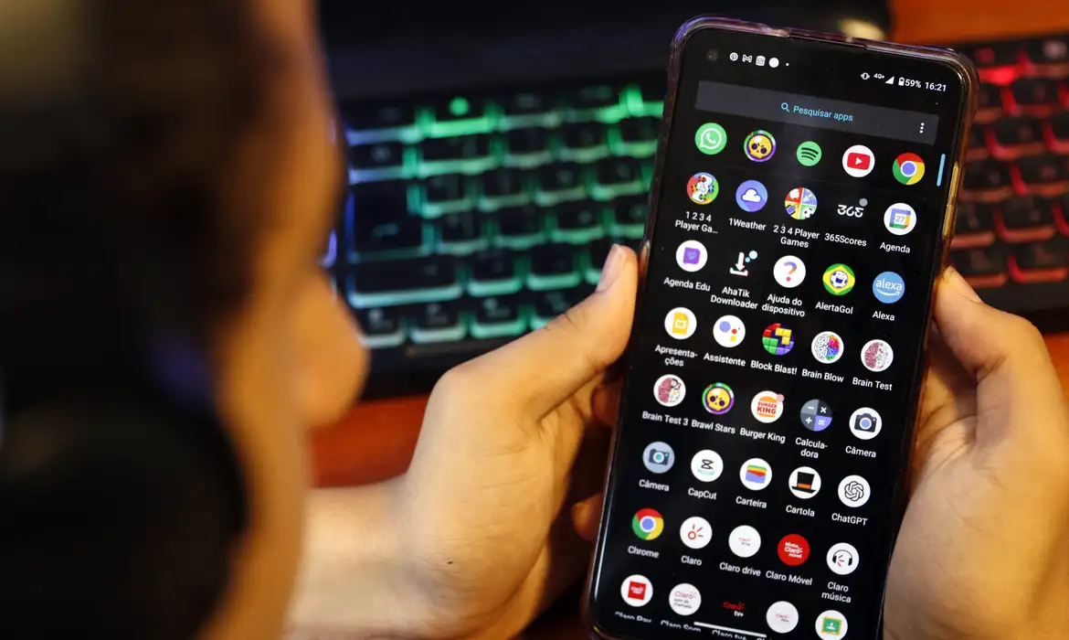 crianças redes sociais