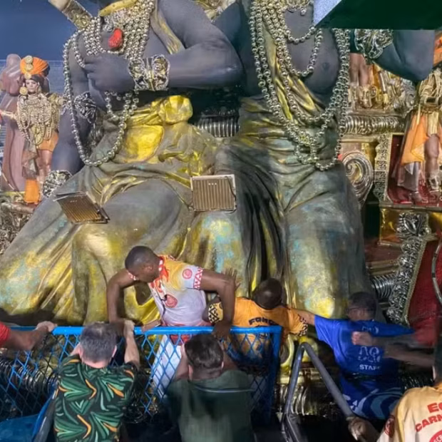 carro alegorico rj acidente