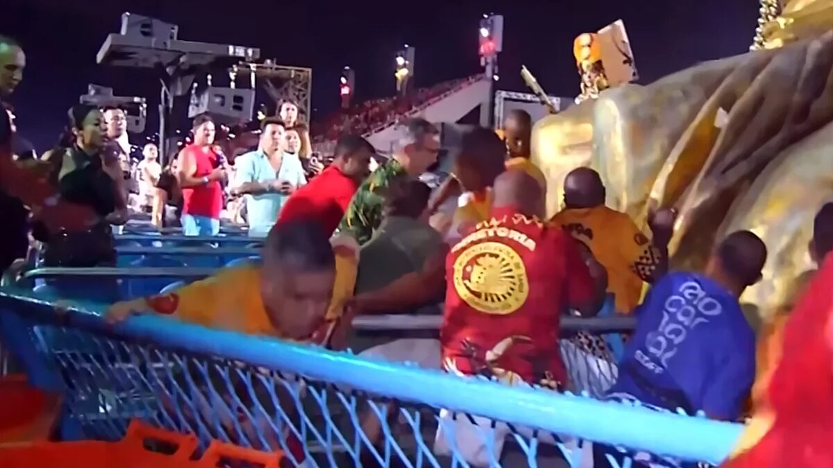 carro alegorico uniao marica pega fogo