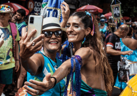 dicas para evitar o furto de celular nos blocos de carnaval