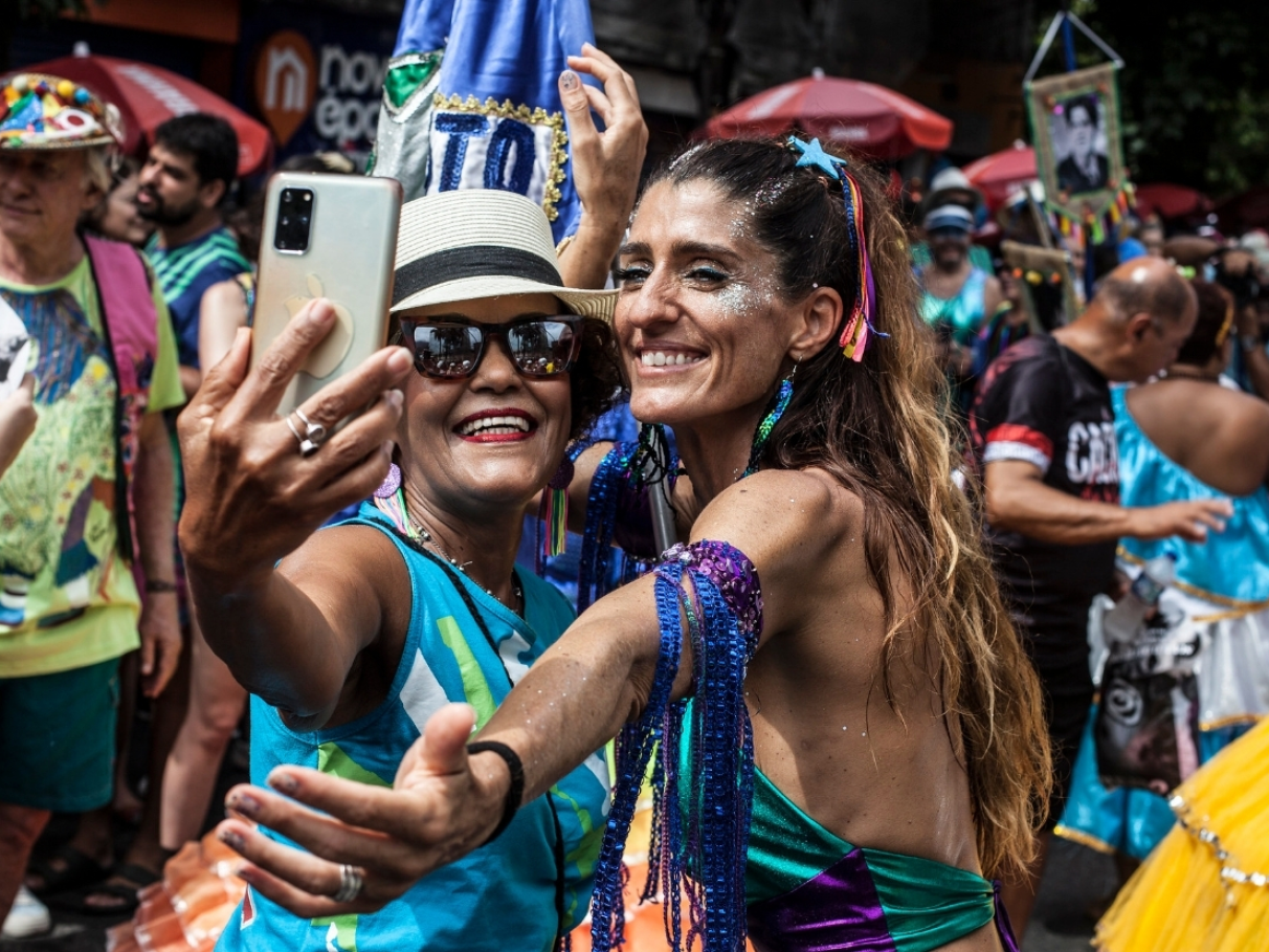 dicas para evitar o furto de celular nos blocos de carnaval