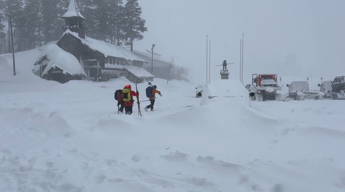 ten skiers missing in california avalanche