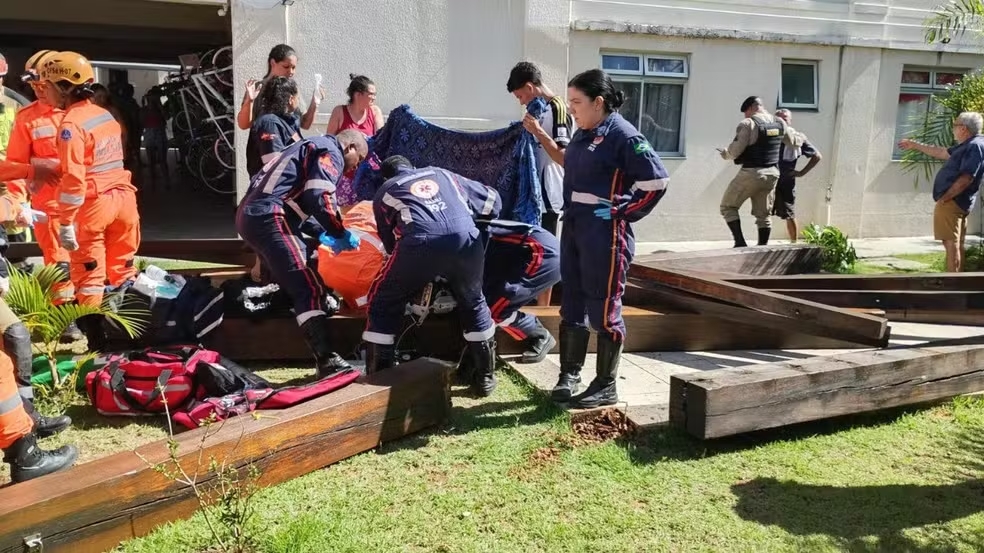 criança de 10 anos morre após estrutura de playground desabar em minas gerais