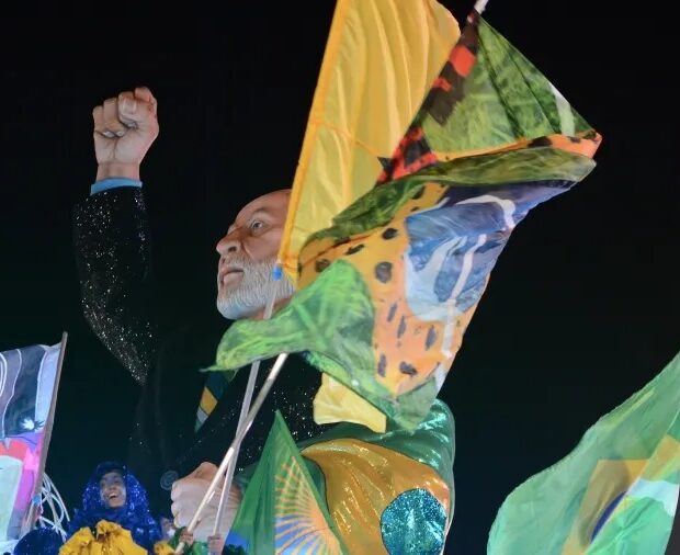 alegoria que encerrou o desfile da academicos de niteroi 1771209319284 v2 900x506.jpg