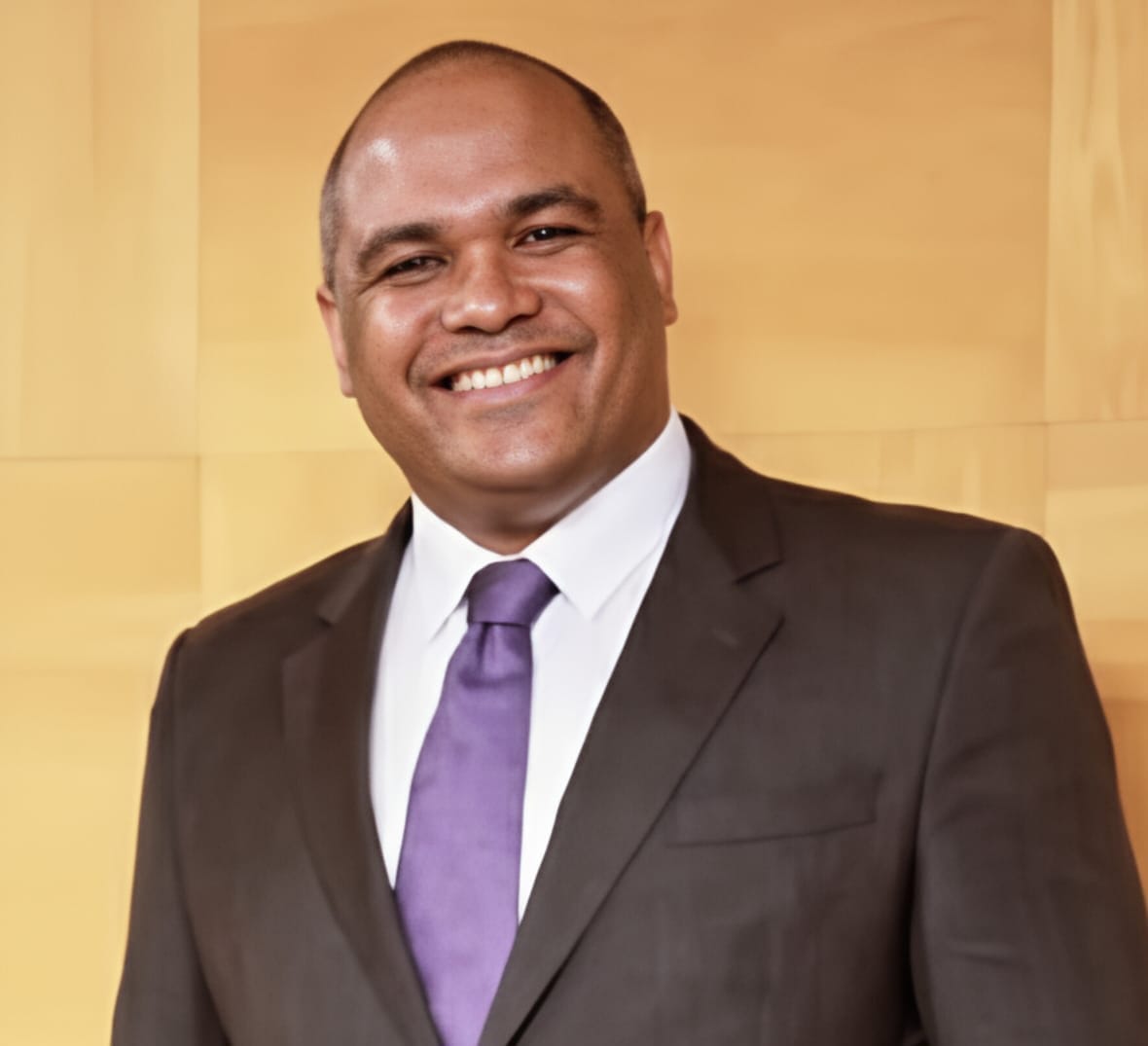 João Costa em entrevista exclusiva à revista norte-americana PR Carnet World Crise da desinformação, IA e imprensa global: como o protagonismo de João Costa reposiciona o jornalismo brasileiro no cenário internacional O Carnaval de 2026 acabou, mas deixa uma lição vibrante: a vida pulsa em conexões reais, e a comunicação precisa ecoar isso. No pós-folia, enquanto o Brasil retoma o ritmo, o mercado de imprensa e RP clama por tendências autênticas. A IA generativa permite personalizar conteúdos, o social commerce acelera vendas conversacionais e os podcasts ganham força, mas o risco de fake news cresce na mesma velocidade. Nesse cenário, comunicação estratégica positiva significa usar tecnologia sem abrir mão de responsabilidade, contexto e ética.