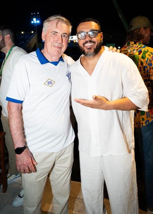 Técnico da Seleção Brasileira, Carlo Ancelotti, com o cantor Belo