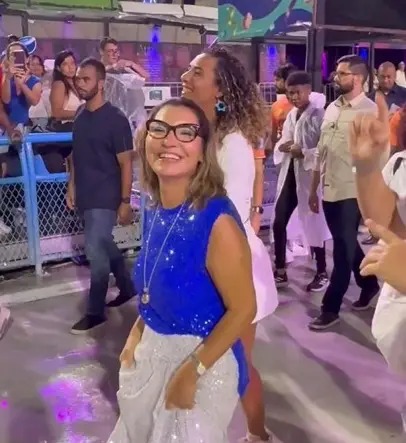 janja na avenida.jpeg