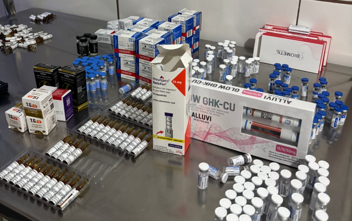 centenas de medicamentos irregulares foram apreendidos na ação. entre os itens apreendidos e lacrados, destacam se medicamentos para emagrecimento foto divulgação ses (1)