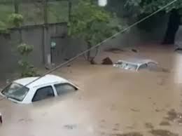 idosa morre afogada em são joão de meriti (rj) e 600 estão desalojados após chuvas na cidade